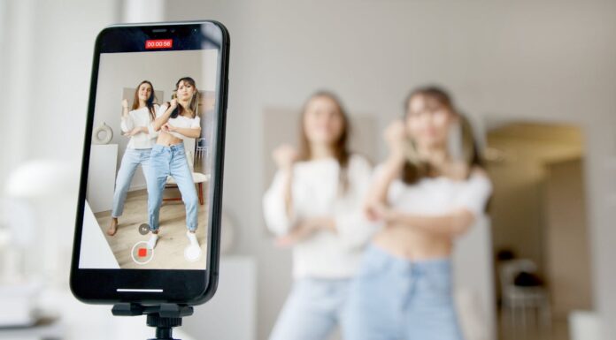 Influencer marketing - influencers filming a tiktok